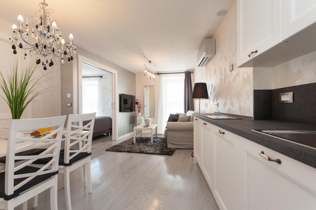 Royal Apartments Ровінь Екстер'єр фото
