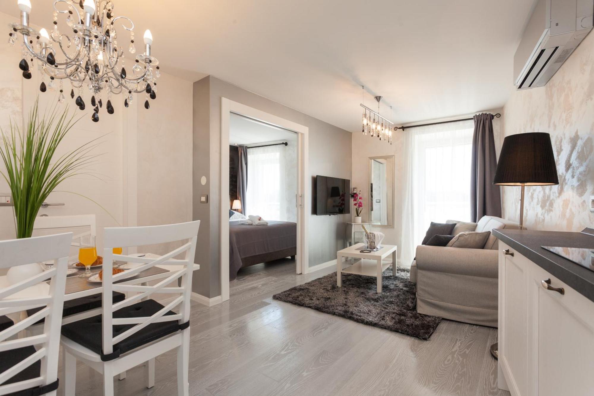 Royal Apartments Ровінь Екстер'єр фото