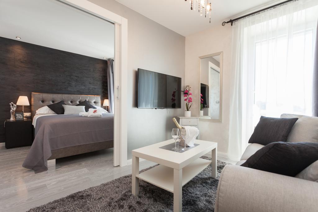 Royal Apartments Ровінь Екстер'єр фото