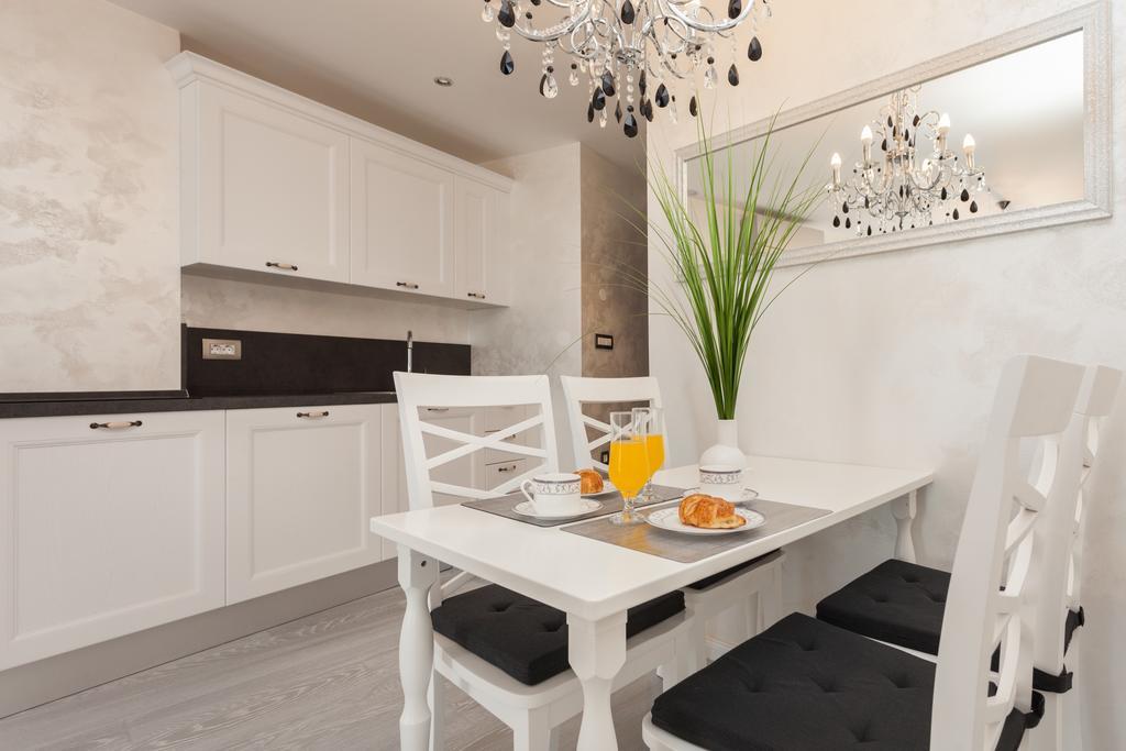 Royal Apartments Ровінь Екстер'єр фото