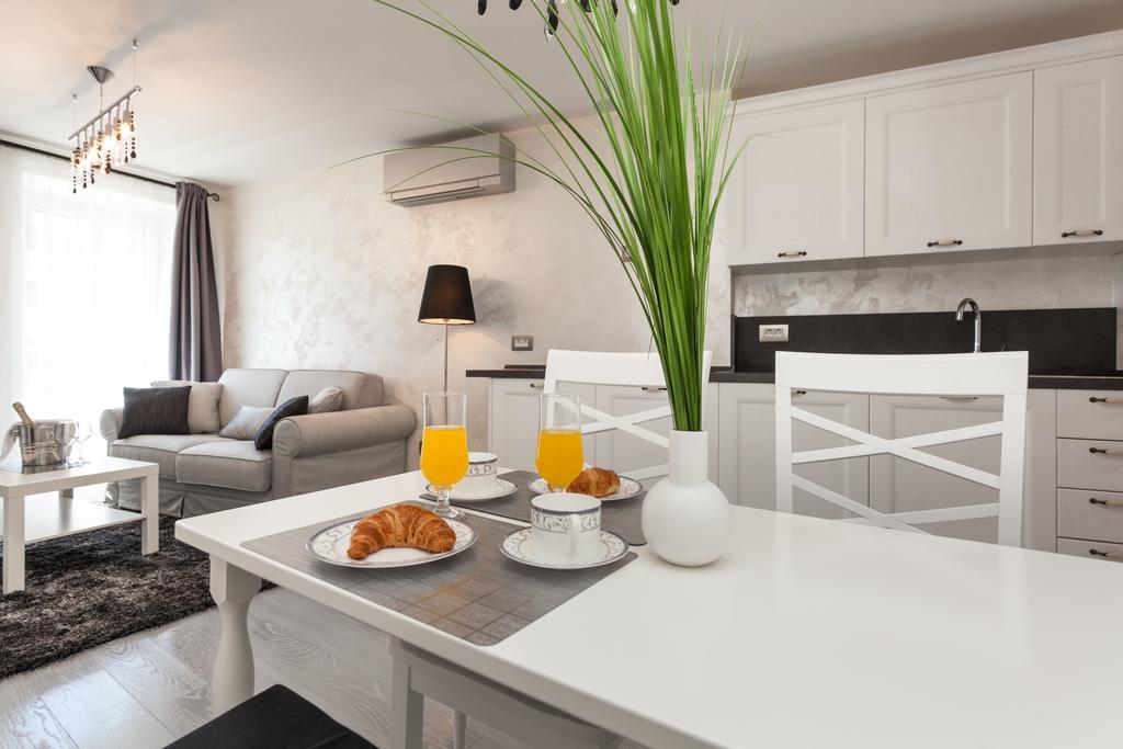 Royal Apartments Ровінь Екстер'єр фото